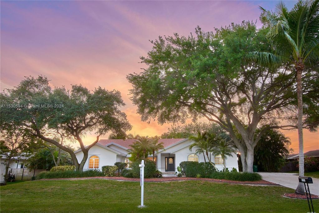 Photo of 5131 SW 201st Ter, Southwest Ranches, FL 33332 (MLS # A11530594)