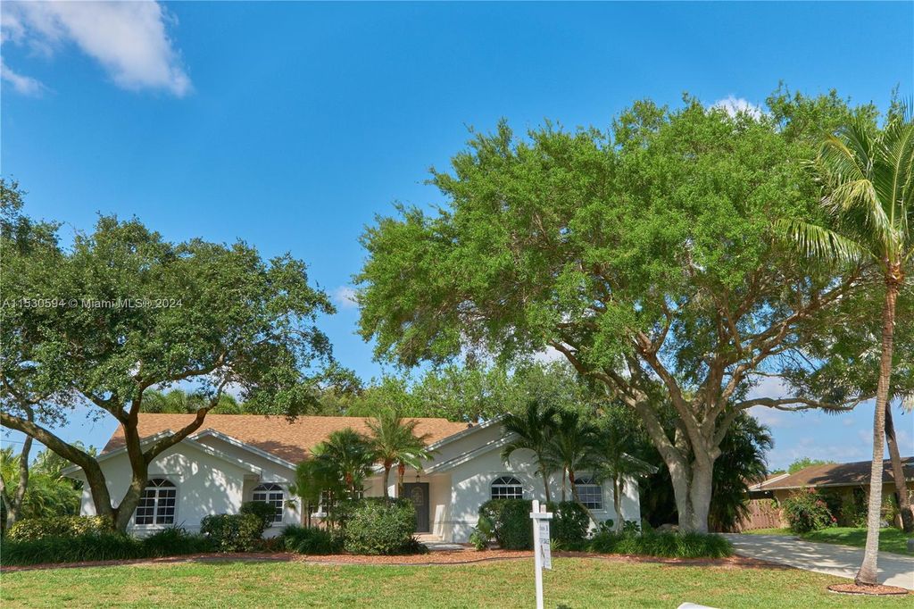 Photo of 5131 SW 201st Ter, Southwest Ranches, FL 33332 (MLS # A11530594)