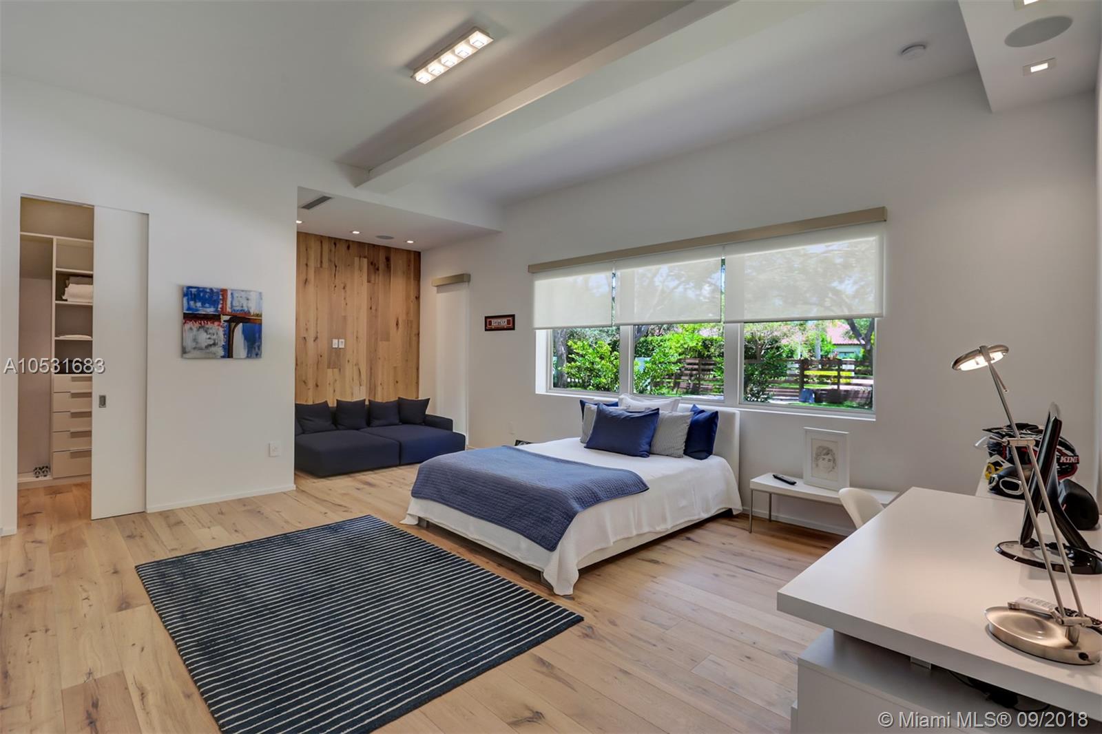 TOWN & RANCH ESTS - Residential