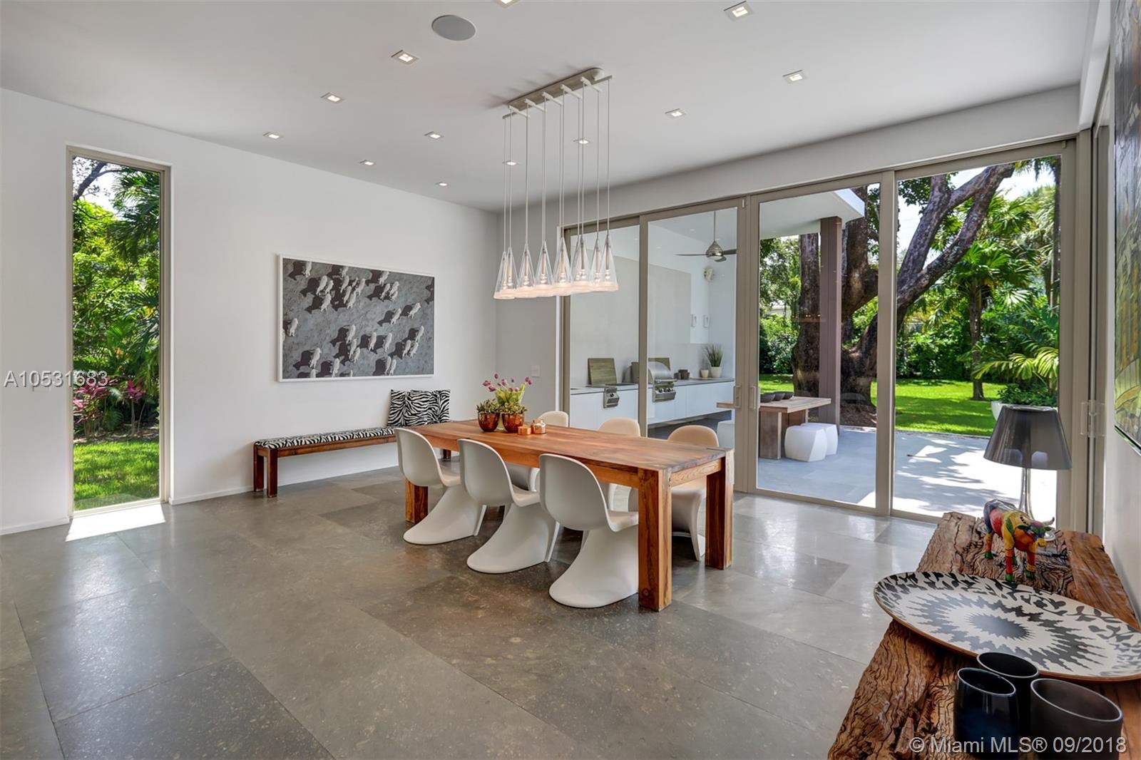 TOWN & RANCH ESTS - Residential