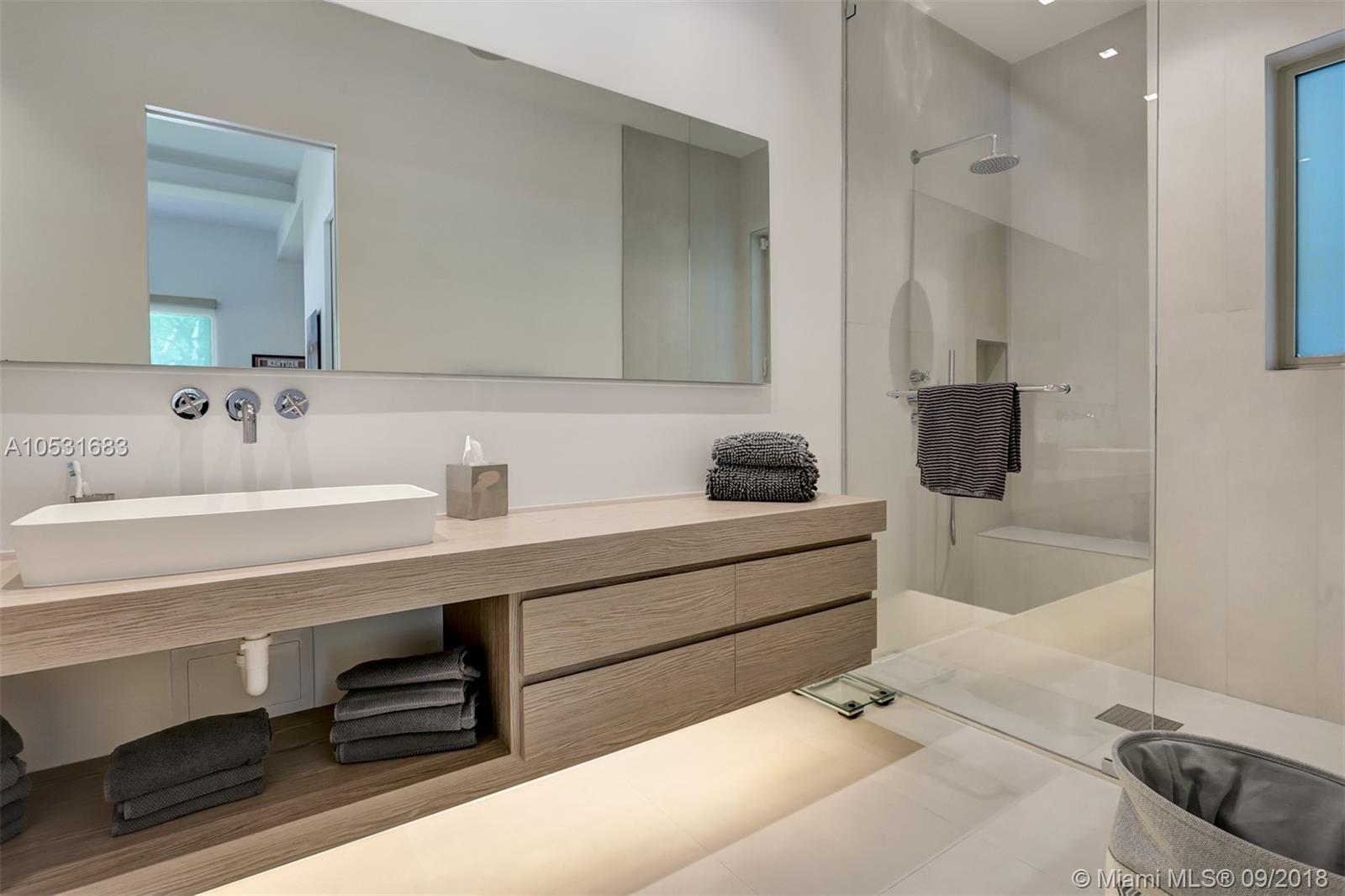 TOWN & RANCH ESTS - Residential