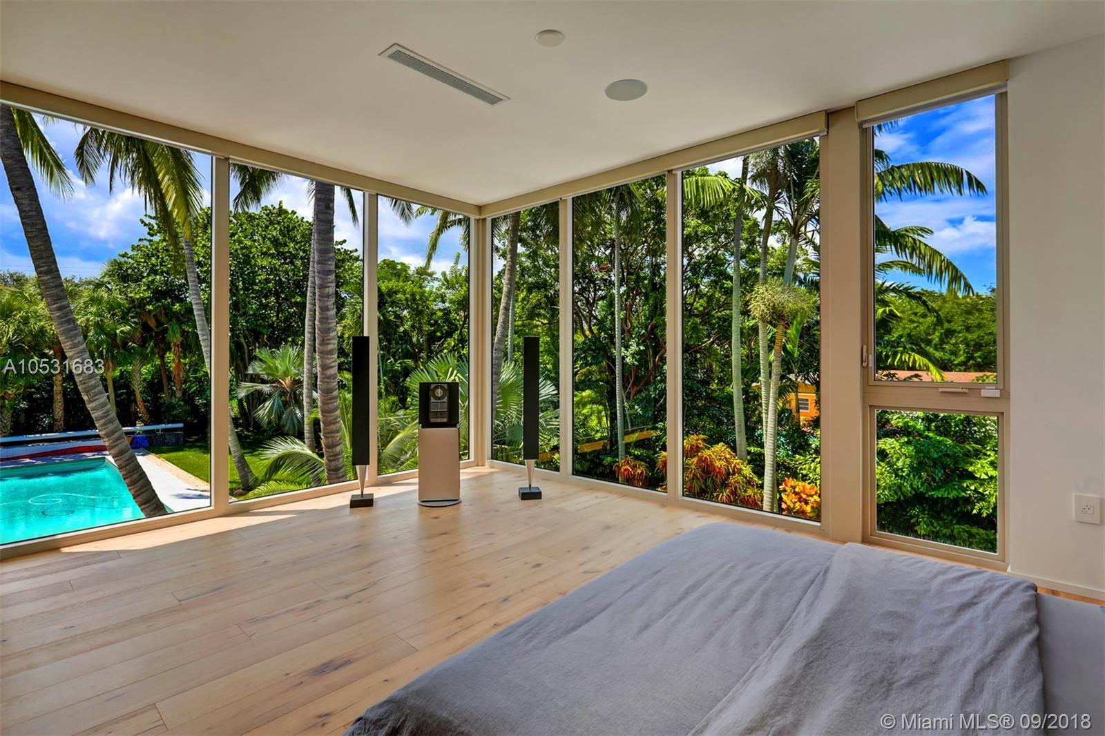 TOWN & RANCH ESTS - Residential