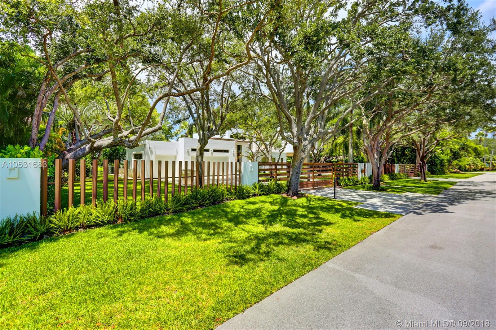 TOWN & RANCH ESTS - Residential