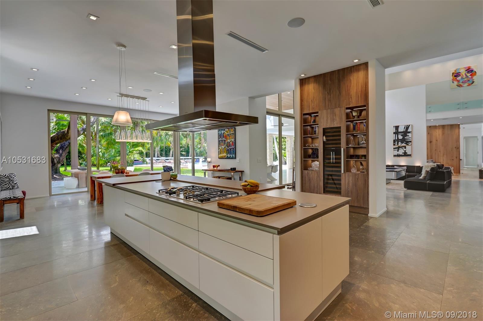 TOWN & RANCH ESTS - Residential