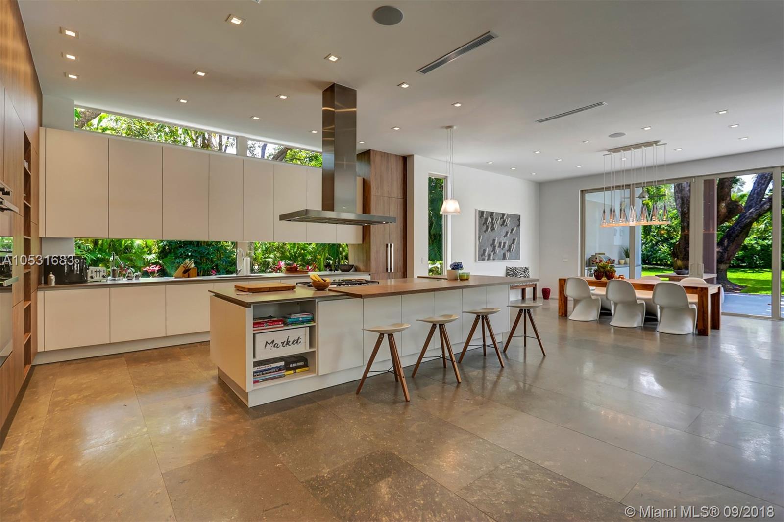 TOWN & RANCH ESTS - Residential