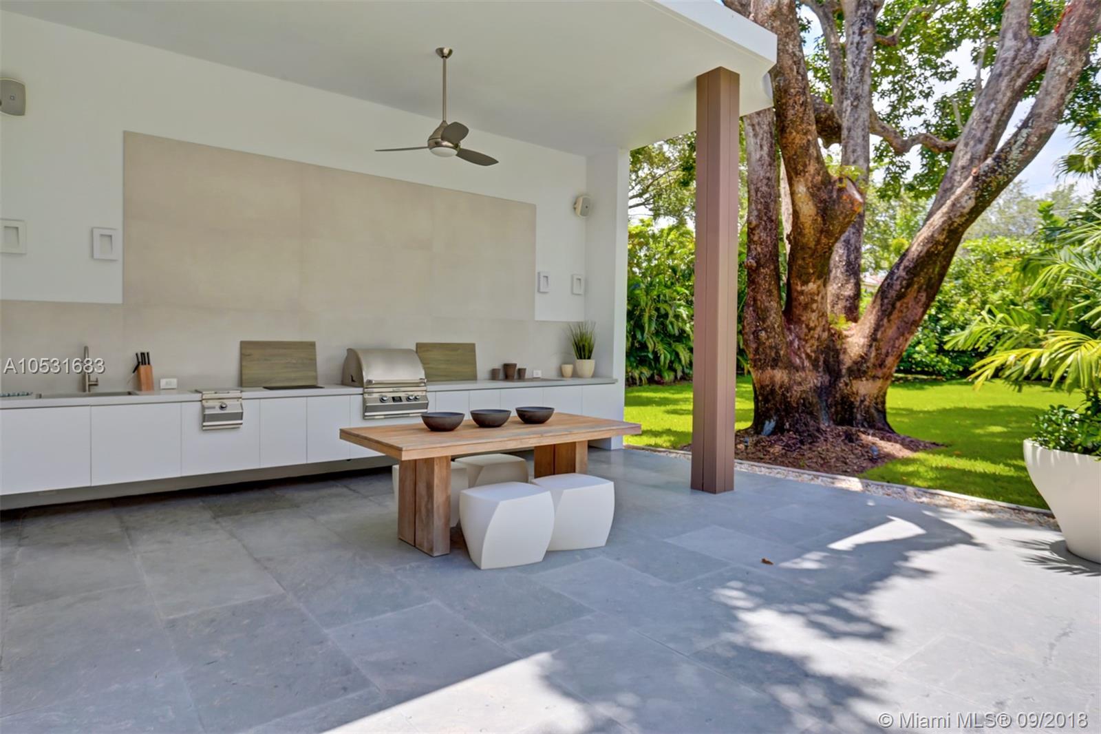 TOWN & RANCH ESTS - Residential