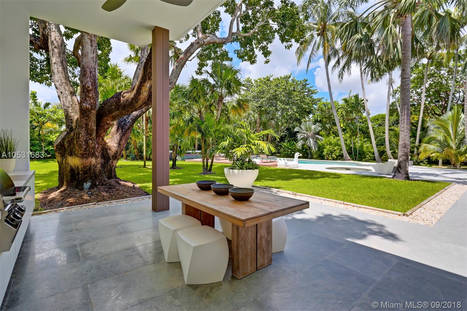 TOWN & RANCH ESTS - Residential