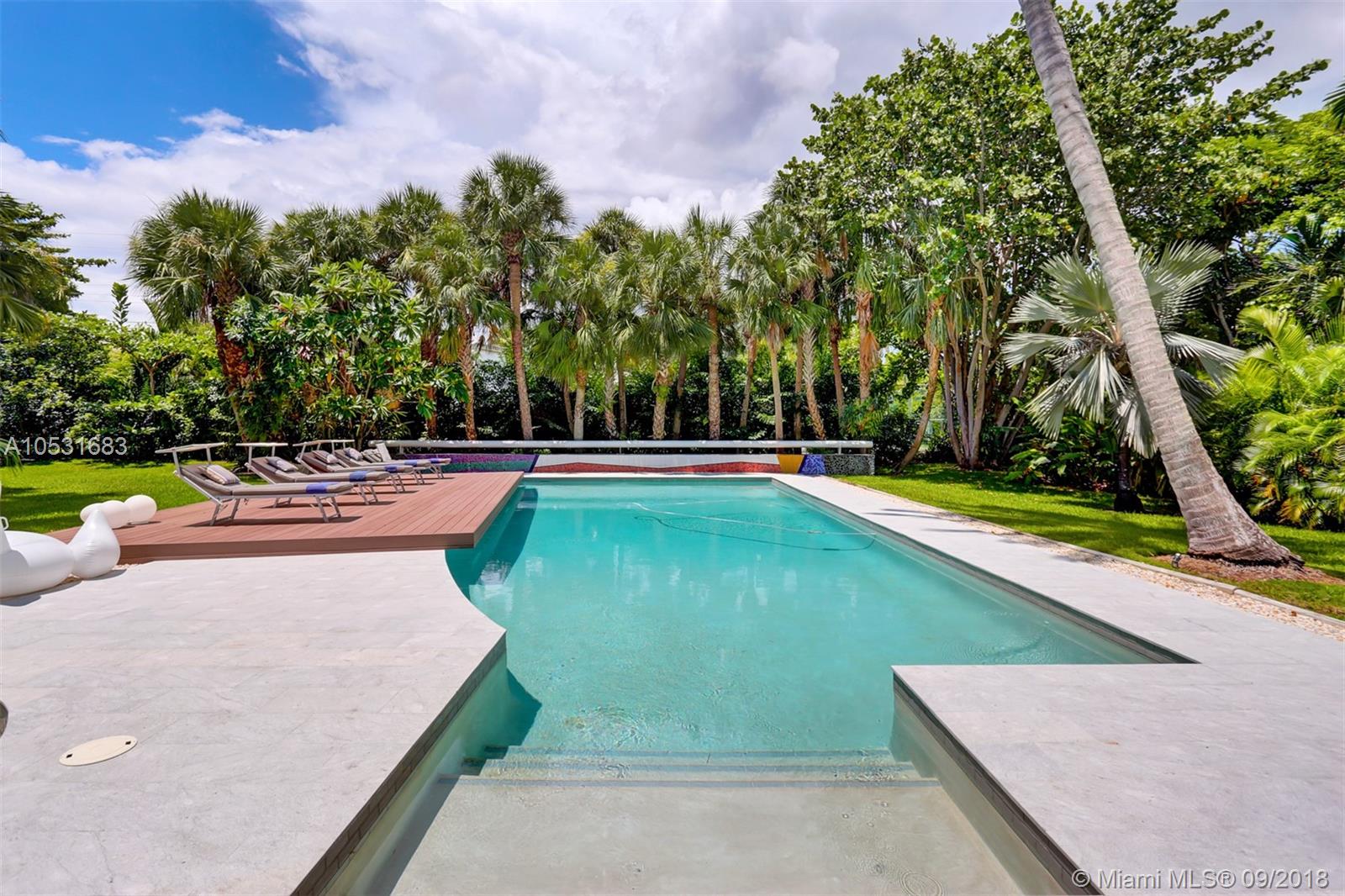 TOWN & RANCH ESTS - Residential