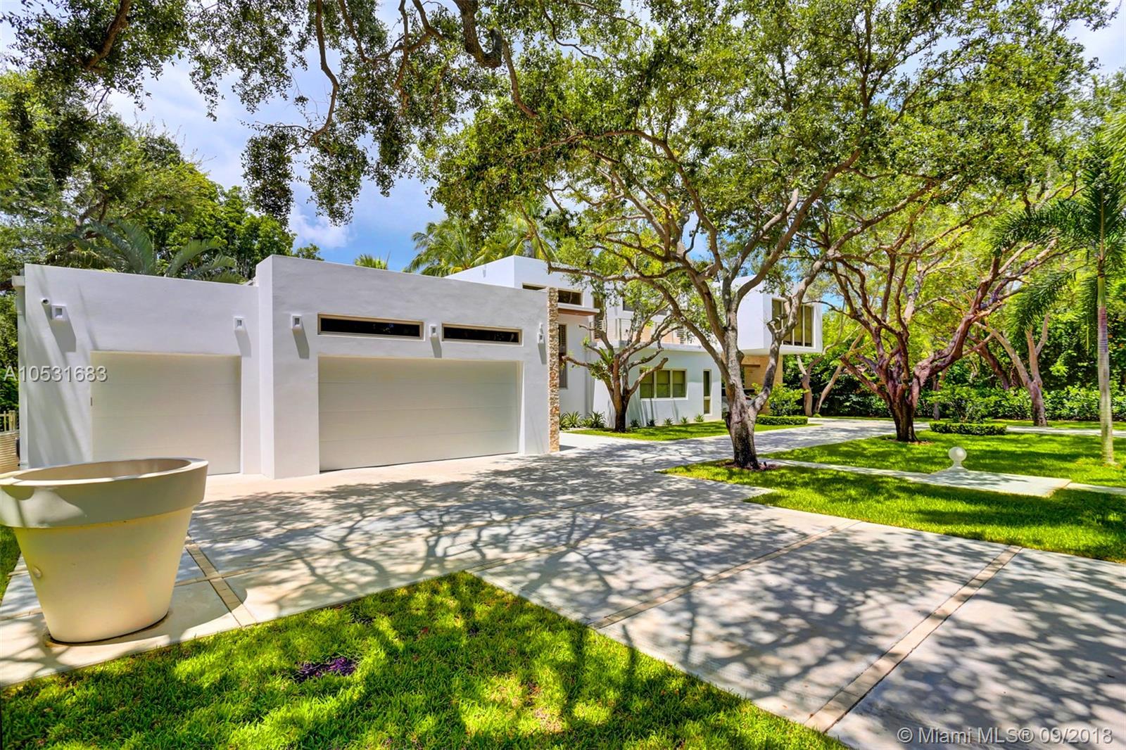 TOWN & RANCH ESTS - Residential