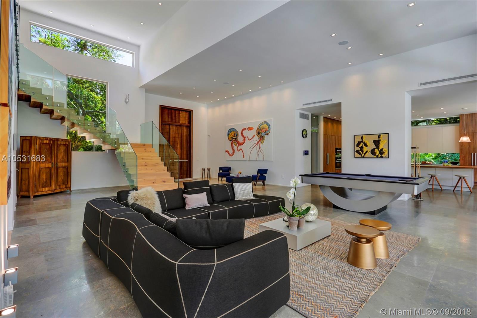 TOWN & RANCH ESTS - Residential