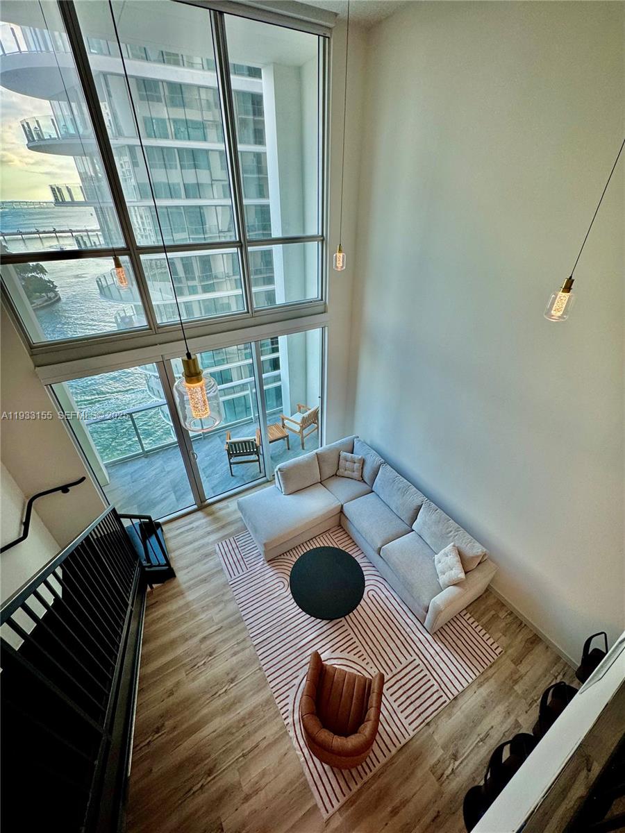 MET 1 CONDO - Residential Lease