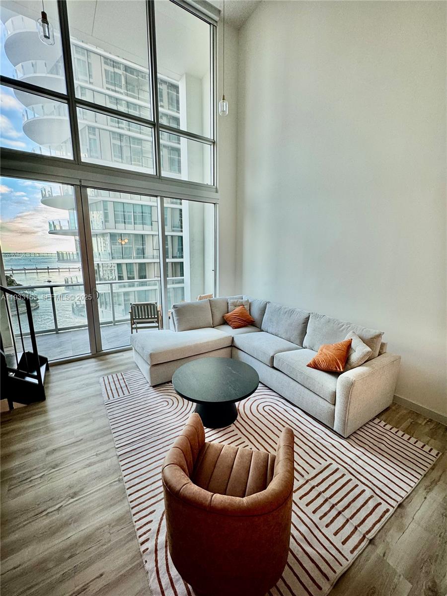 MET 1 CONDO - Residential Lease