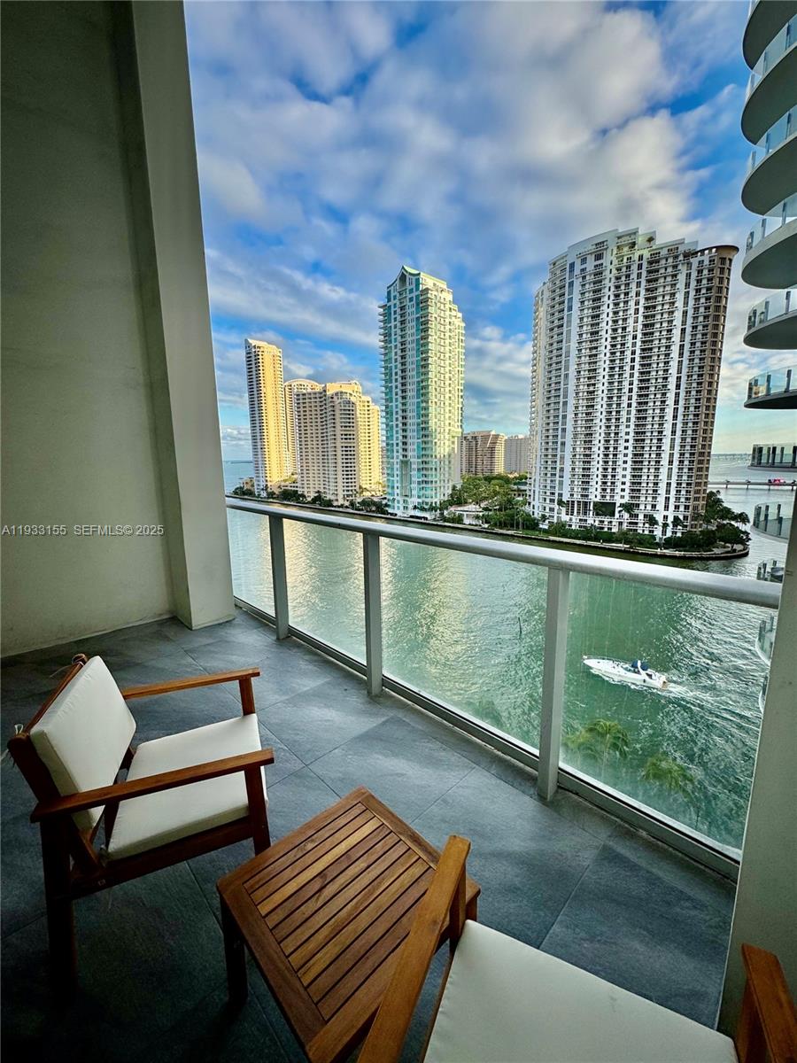 MET 1 CONDO - Residential Lease