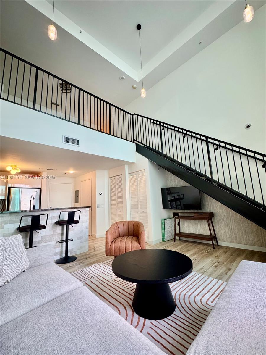 MET 1 CONDO - Residential Lease