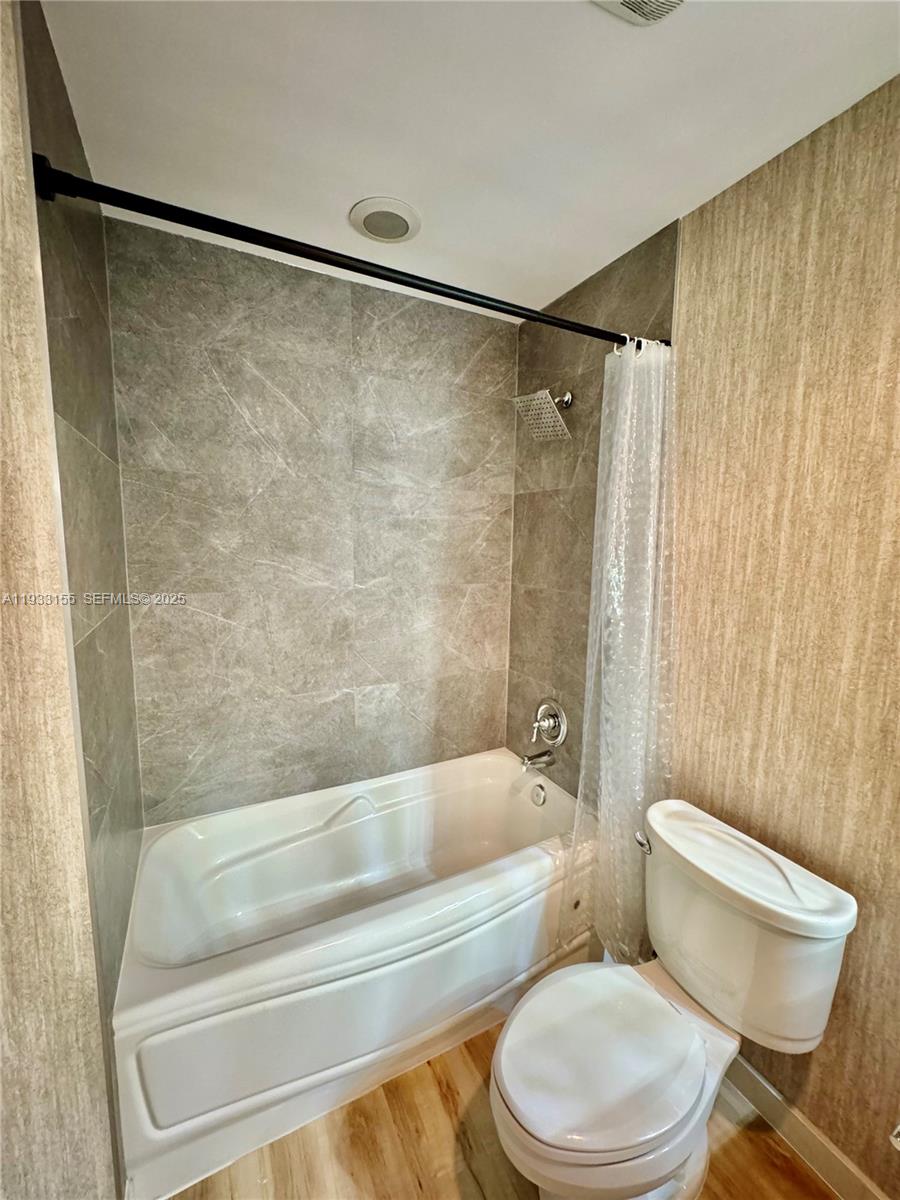 MET 1 CONDO - Residential Lease