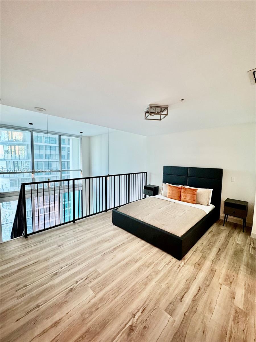MET 1 CONDO - Residential Lease