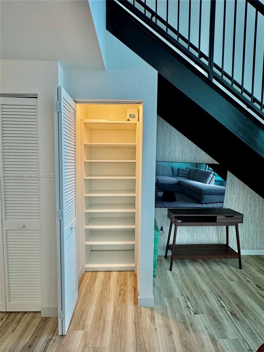 MET 1 CONDO - Residential Lease