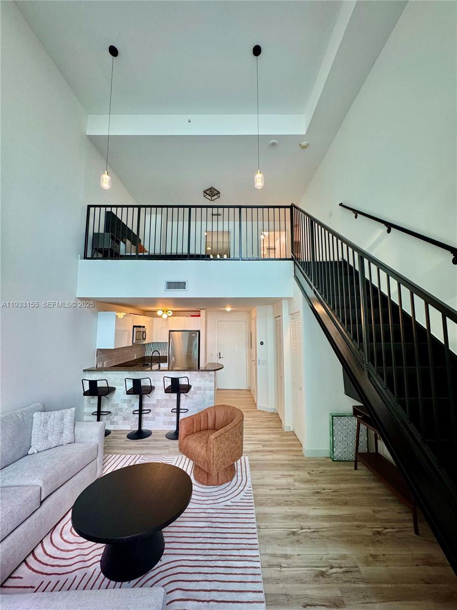 MET 1 CONDO - Residential Lease