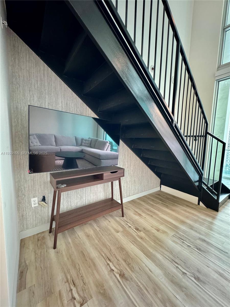 MET 1 CONDO - Residential Lease