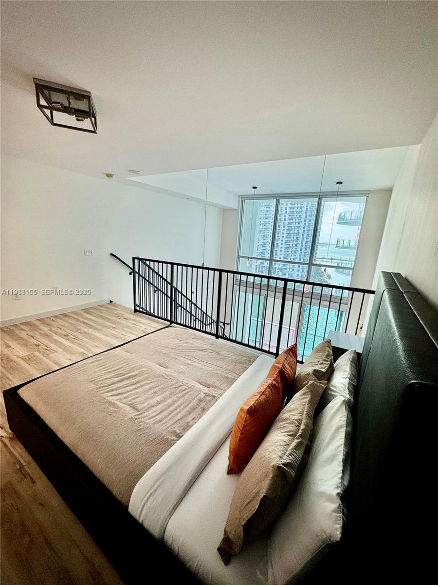 MET 1 CONDO - Residential Lease