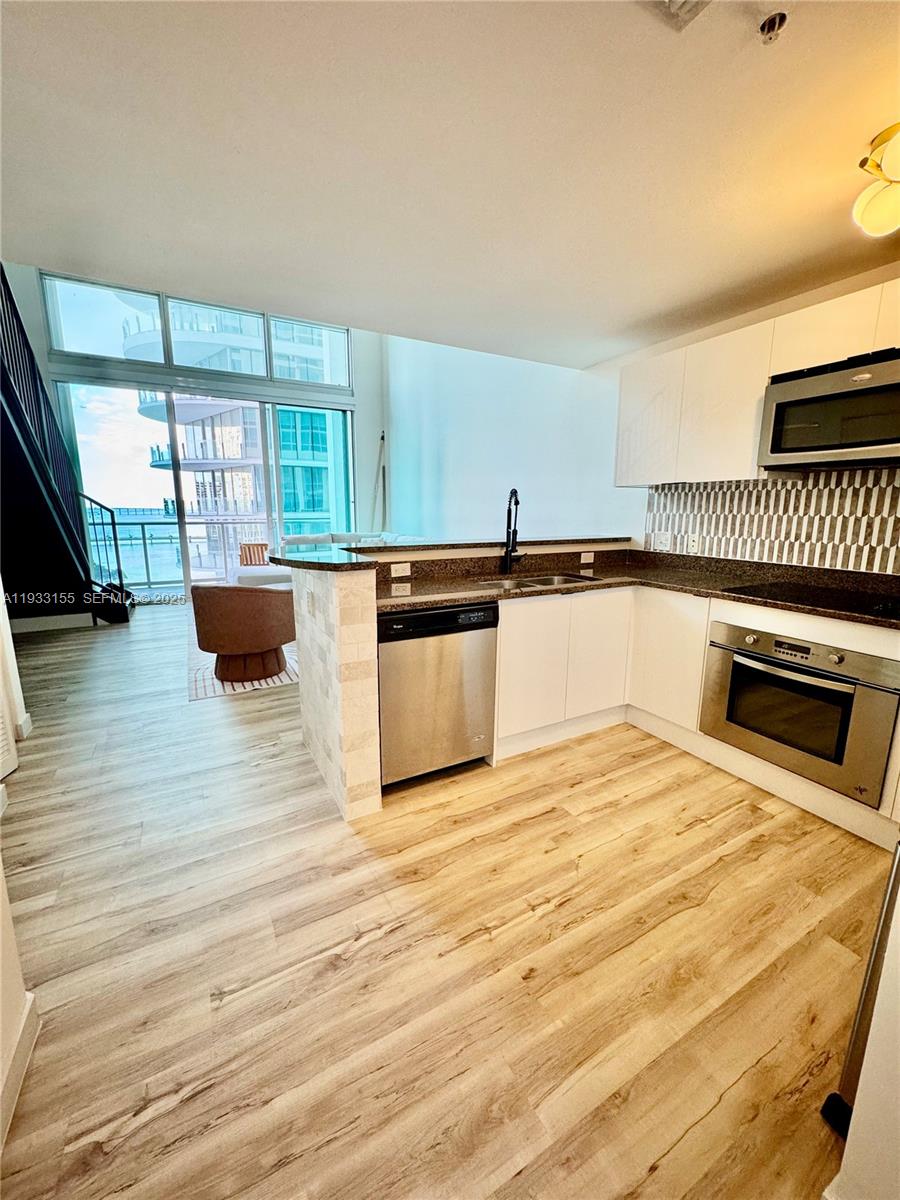 MET 1 CONDO - Residential Lease