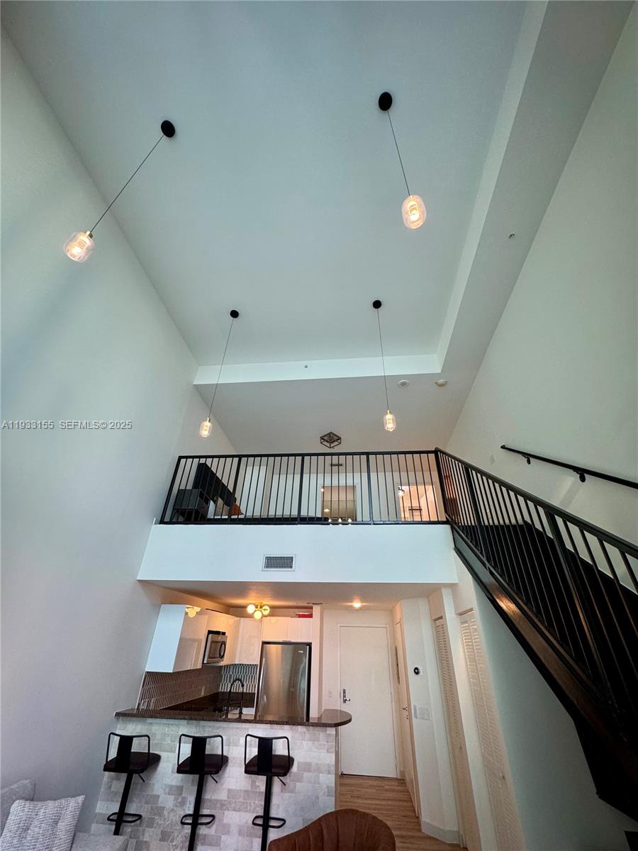 MET 1 CONDO - Residential Lease