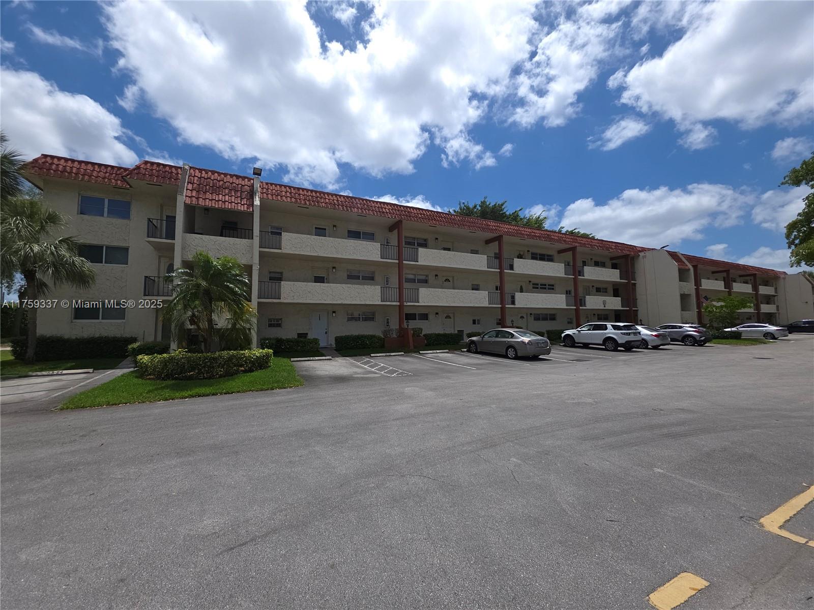 8940 S Hollybrook Blvd 109, Pembroke Pines, Miami-Dade County, Florida - 2 Bedrooms  
2 Bathrooms - 