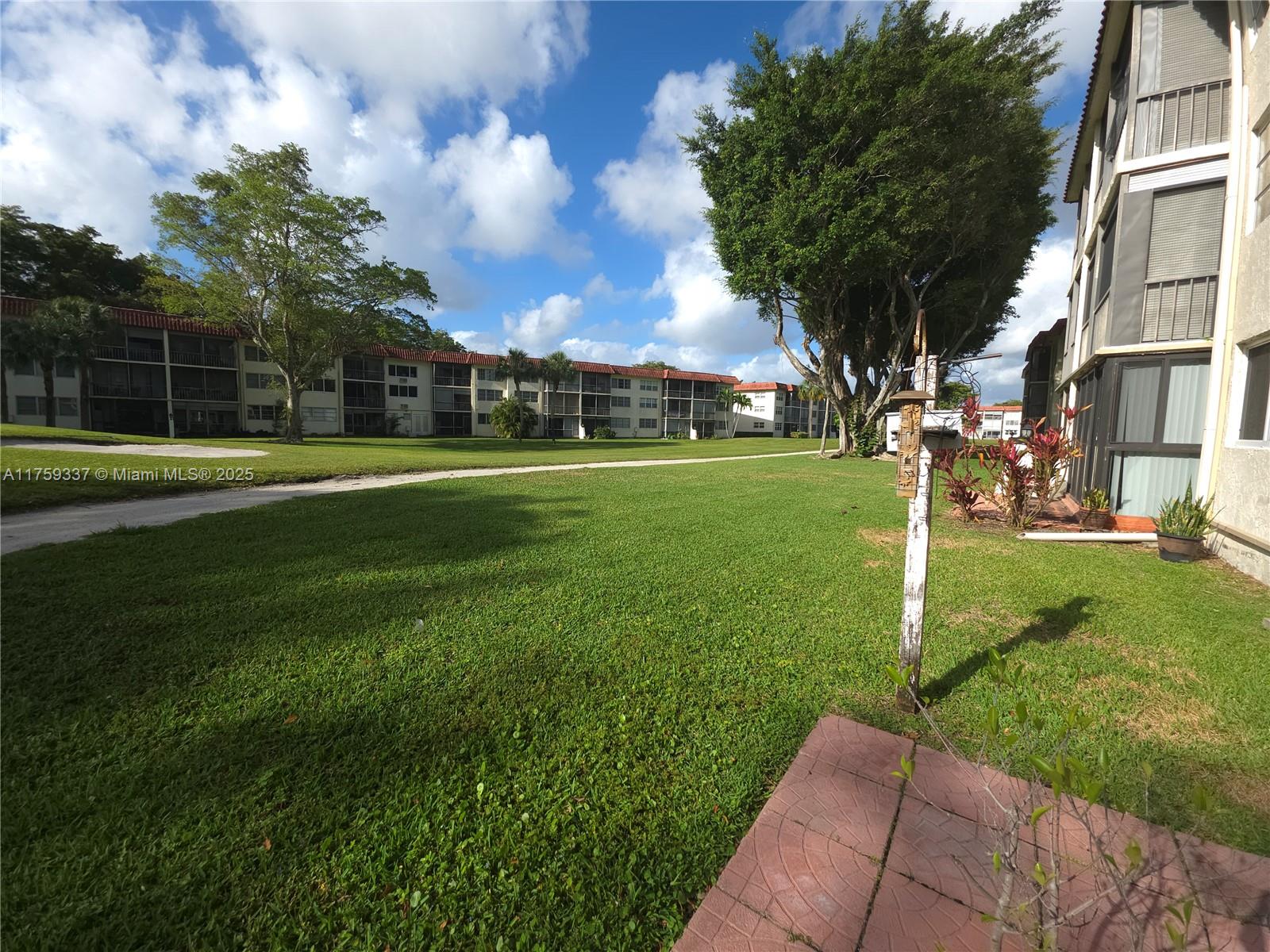 HOLLYBROOK GOLF AND - Residential