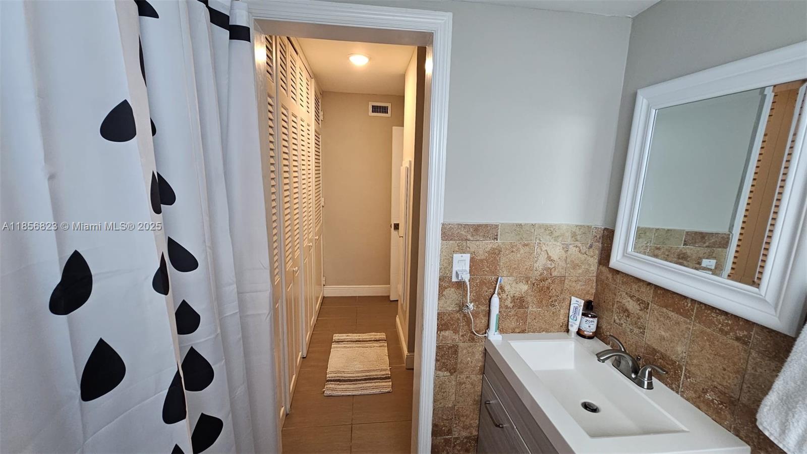 LIDO BAY - Residential Lease