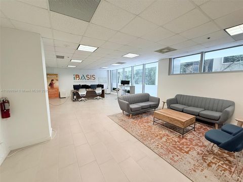 150 SE 2nd Ave 208 Miami FL 33131