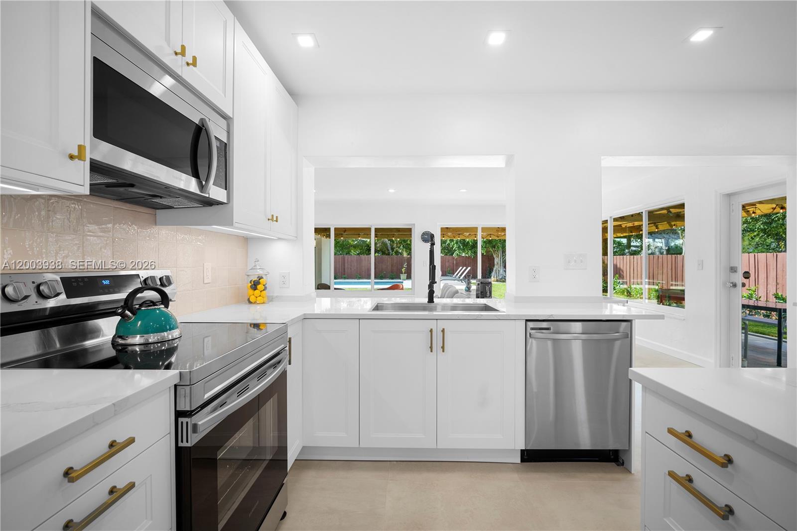 DIXIE GARDENS - Residential