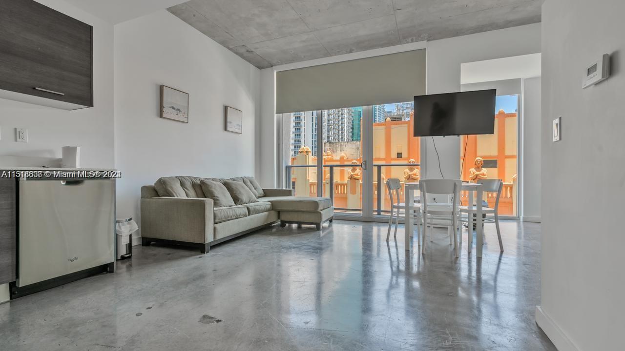 Great Location! Luxury Apartment for rent in Miami, fully furnished, modern with a fantastic layout. Ready to move-in has a modern floors and top of the line appliances. Walking distance to main attractions, the Arena, Bayside Shopping, PAMM, New Frost Science Museum, Art District, Brickell City Center and Metro Mover. The Building has amazing amenities including rooftop pool with incredible views, recreational area, state of the art gym, spa and skyline lounge. Residents can use Valet parking ($225/month ) at the building door or Self parking garage ($155/month) at Miami Tower.