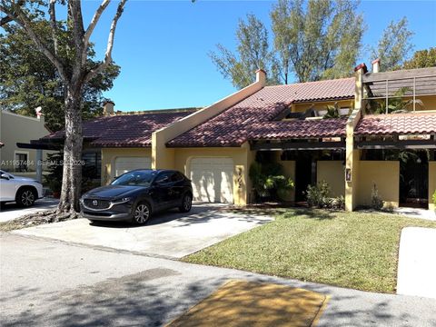 3502 Torremolinos Ave F-32 Doral FL 33178