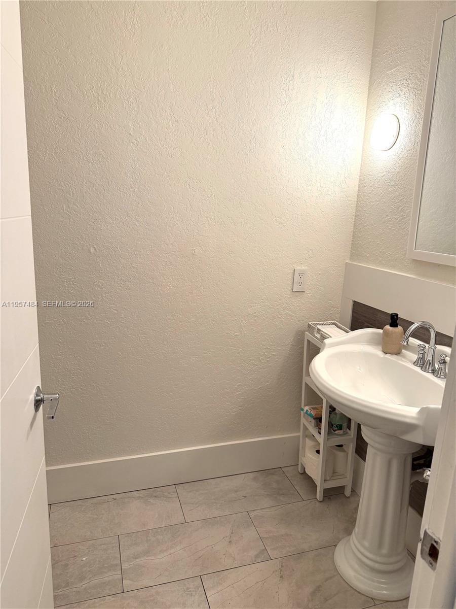 COSTA DEL SOL CONDO N - Residential