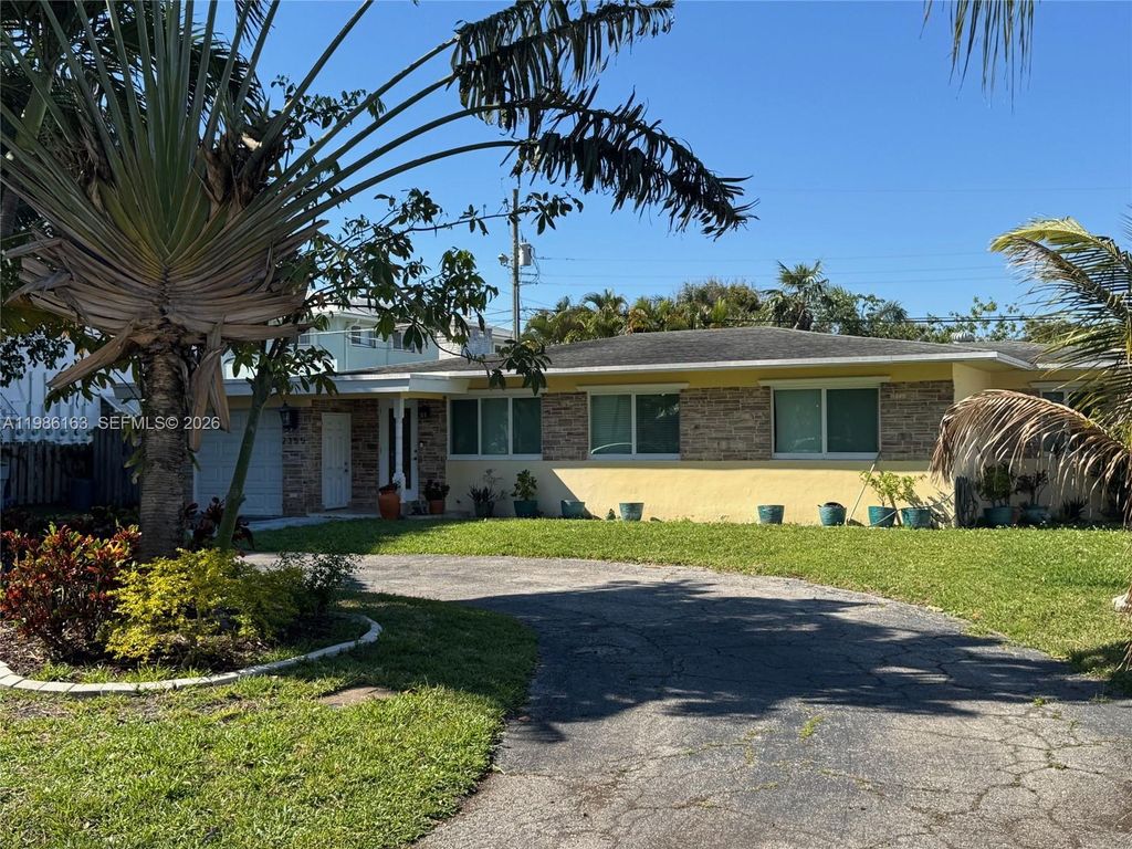 Photo of 2355 SE 7th St, Pompano Beach, FL 33062 (MLS # A11986163)