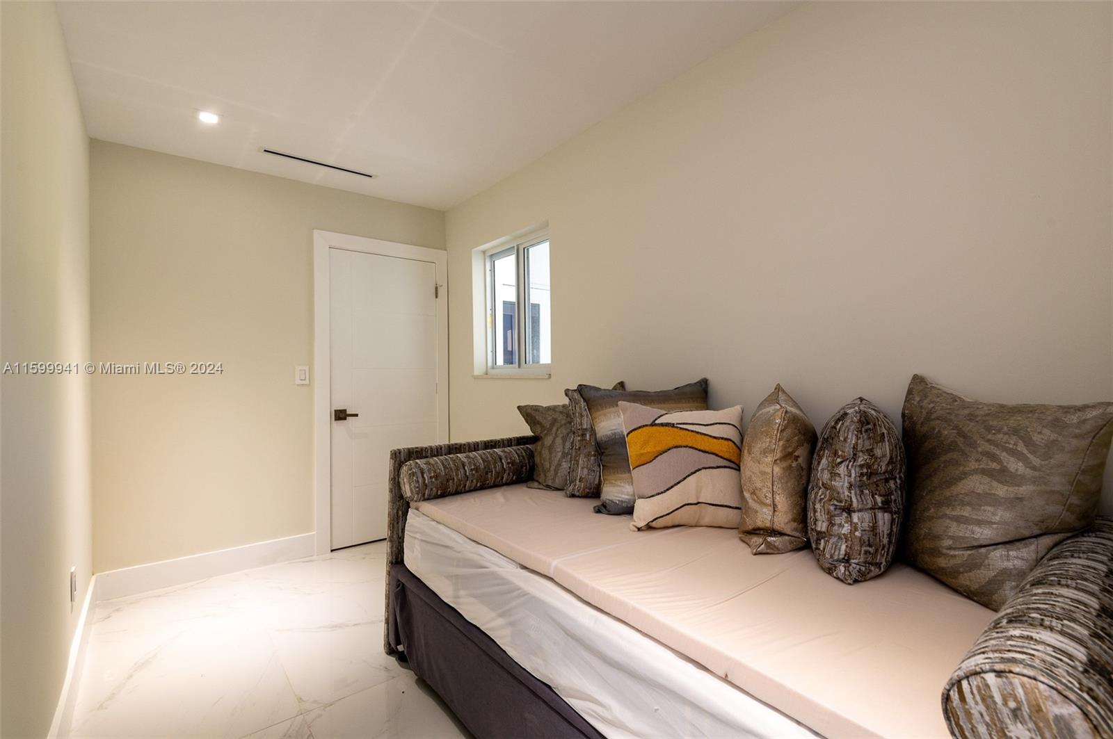 BAY CREST SEC 3 - Residential
