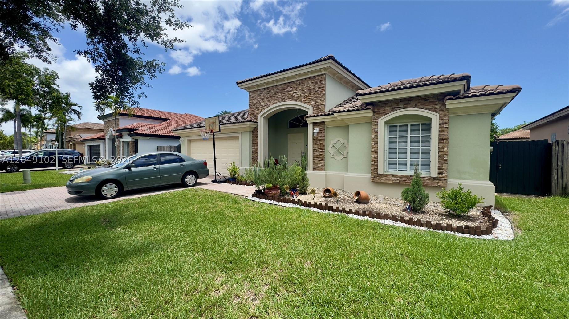 937 NE 35th Ave