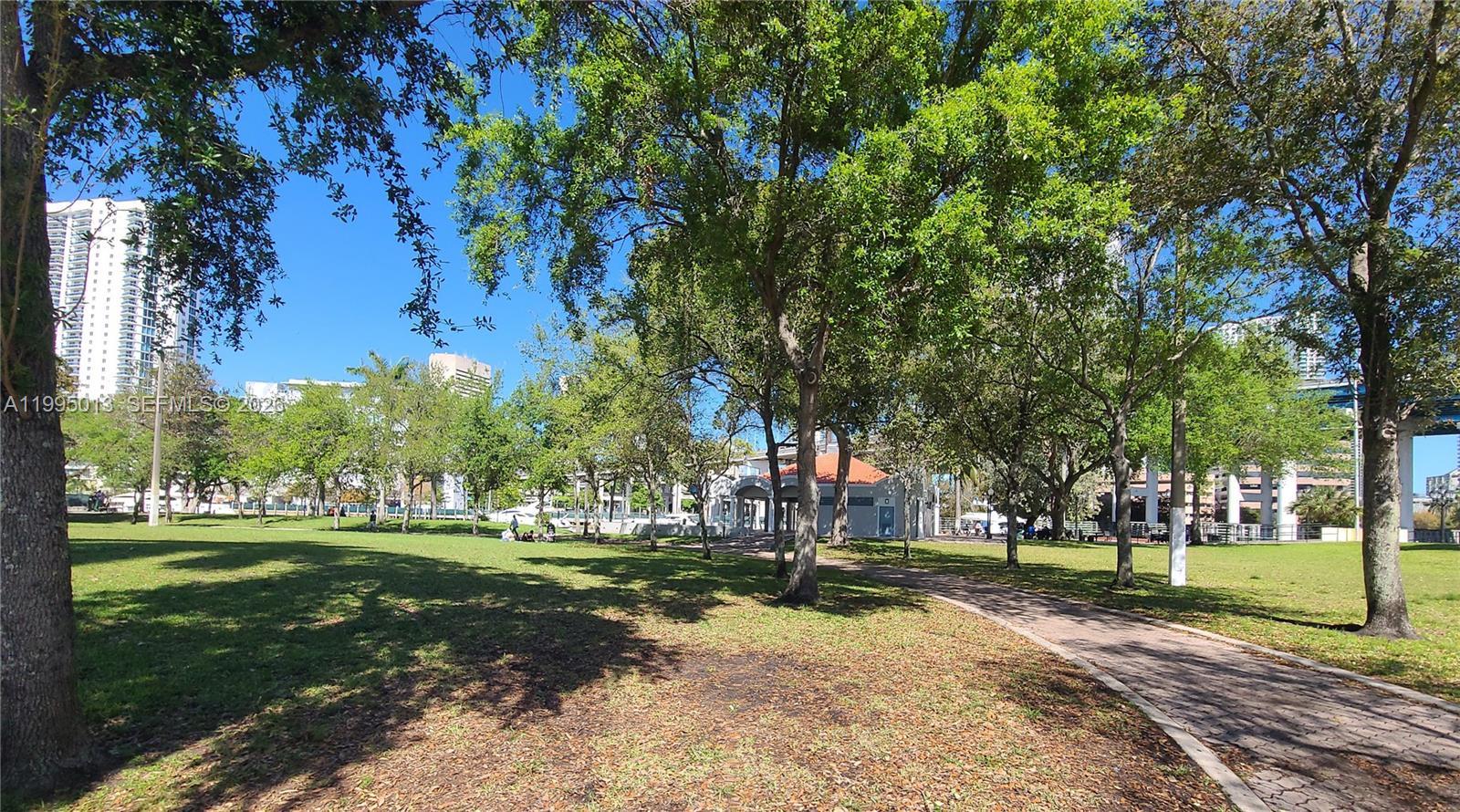 RIO CRISTAL CONDO - Residential