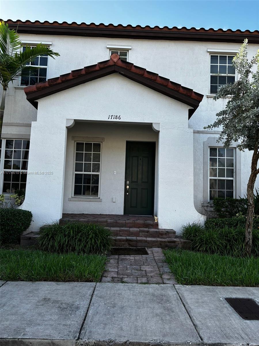 Rental Property at 17186 Sw 93rd St 17186, Kendall, Miami-Dade County, Florida - Bathrooms: 1  - $1,650 MO.