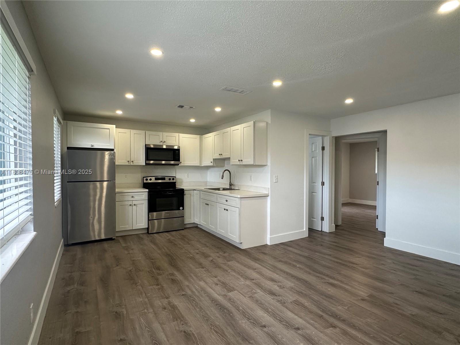 5911 Ne 18th Ave 1, Fort Lauderdale, Broward County, Florida - 2 Bedrooms  
1 Bathrooms - 