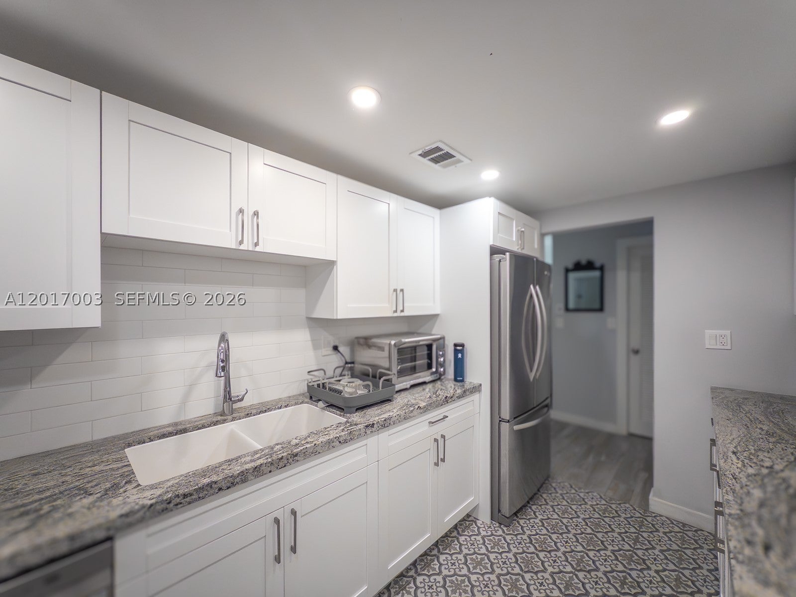 90 Edgewater Dr 114