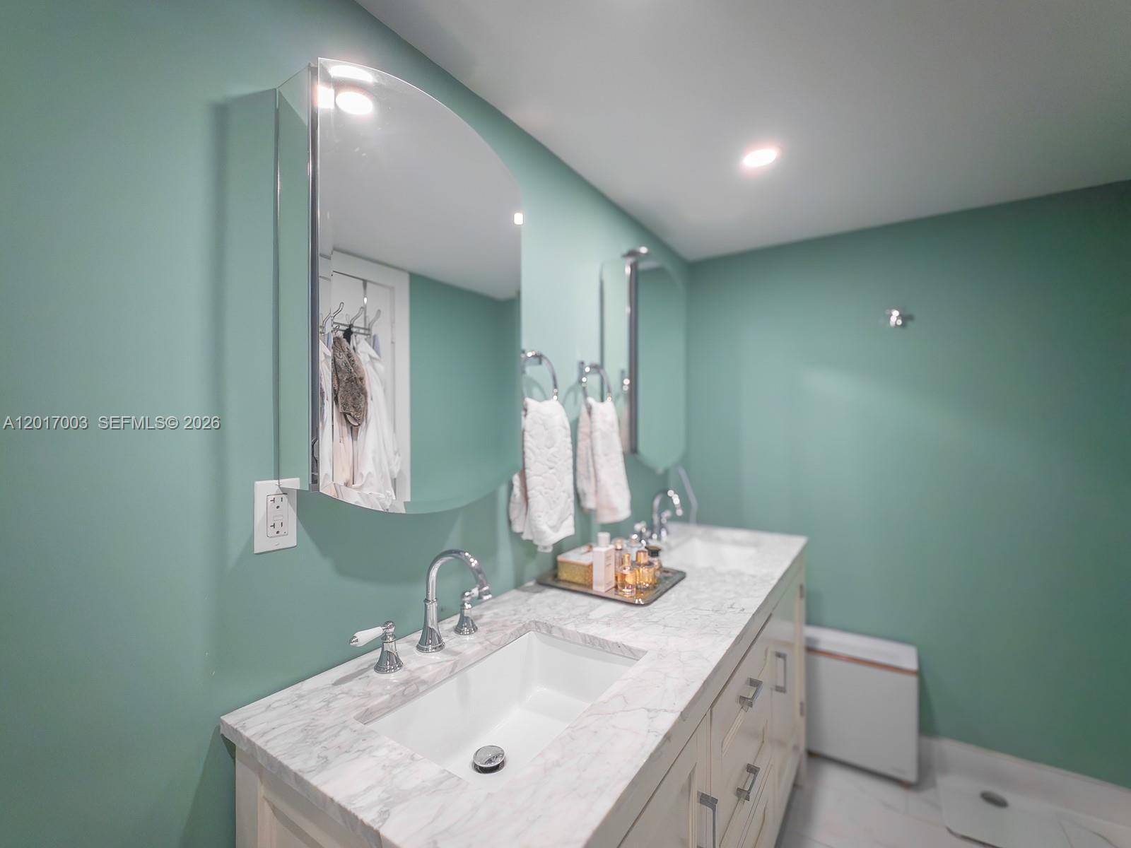 GABLES WATERWAY TOWERS CO - Residential