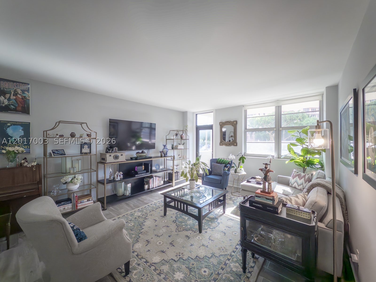 90 Edgewater Dr 114
