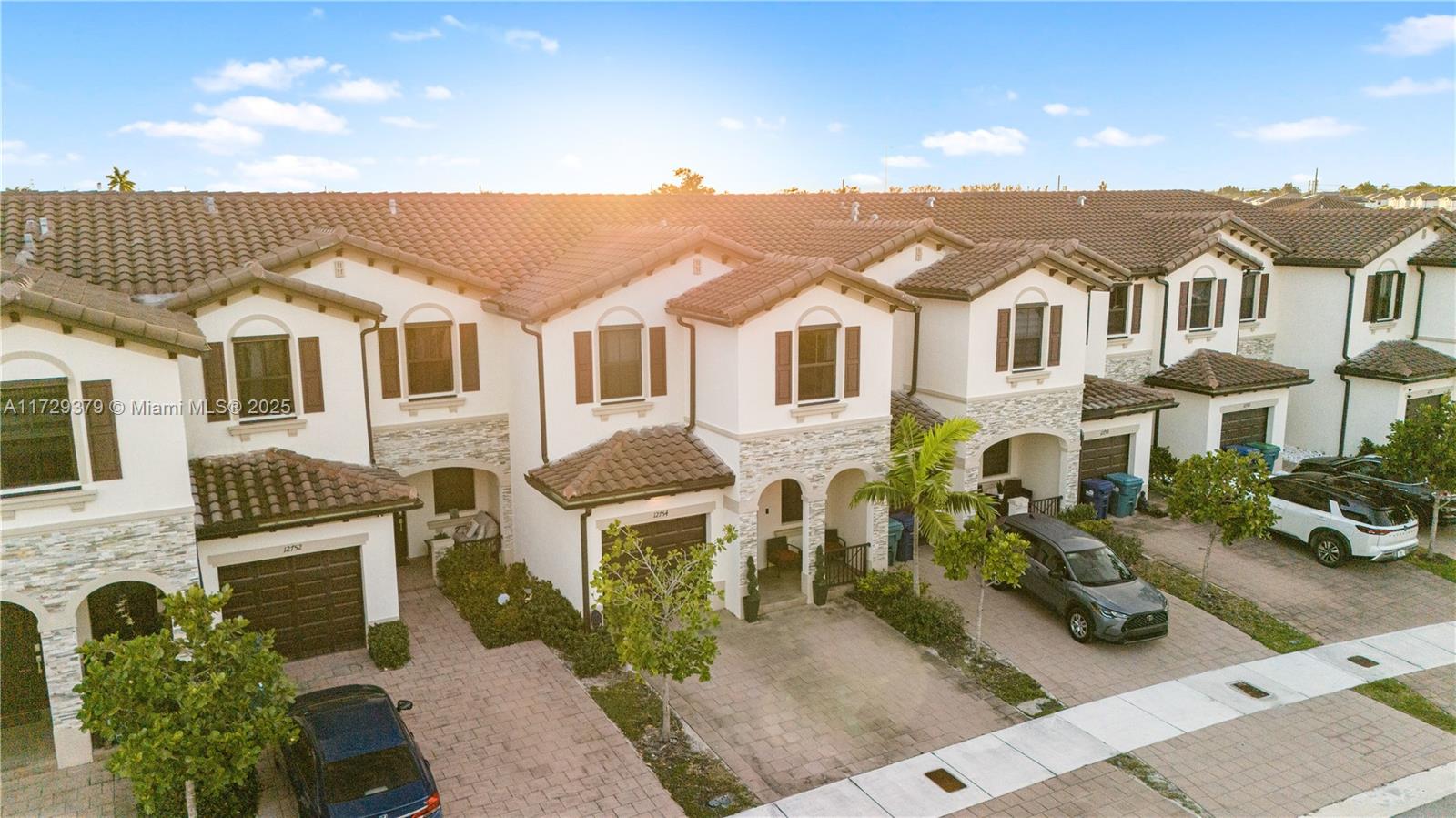 SIENNA CREEK - Residential