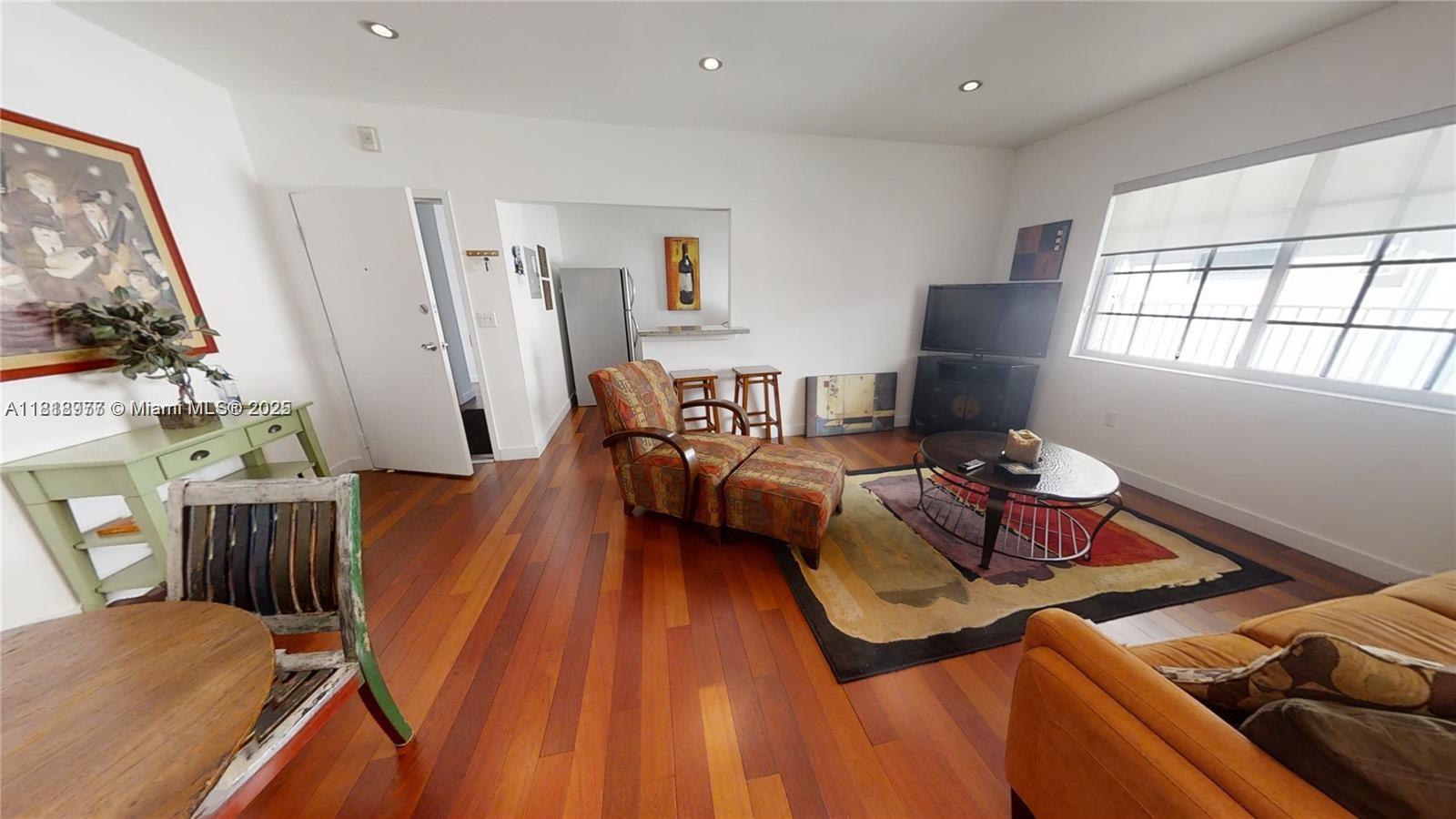 Rental Property at 815 Euclid Ave 12, Miami Beach, Miami-Dade County, Florida - Bedrooms: 1 
Bathrooms: 1  - $2,450 MO.