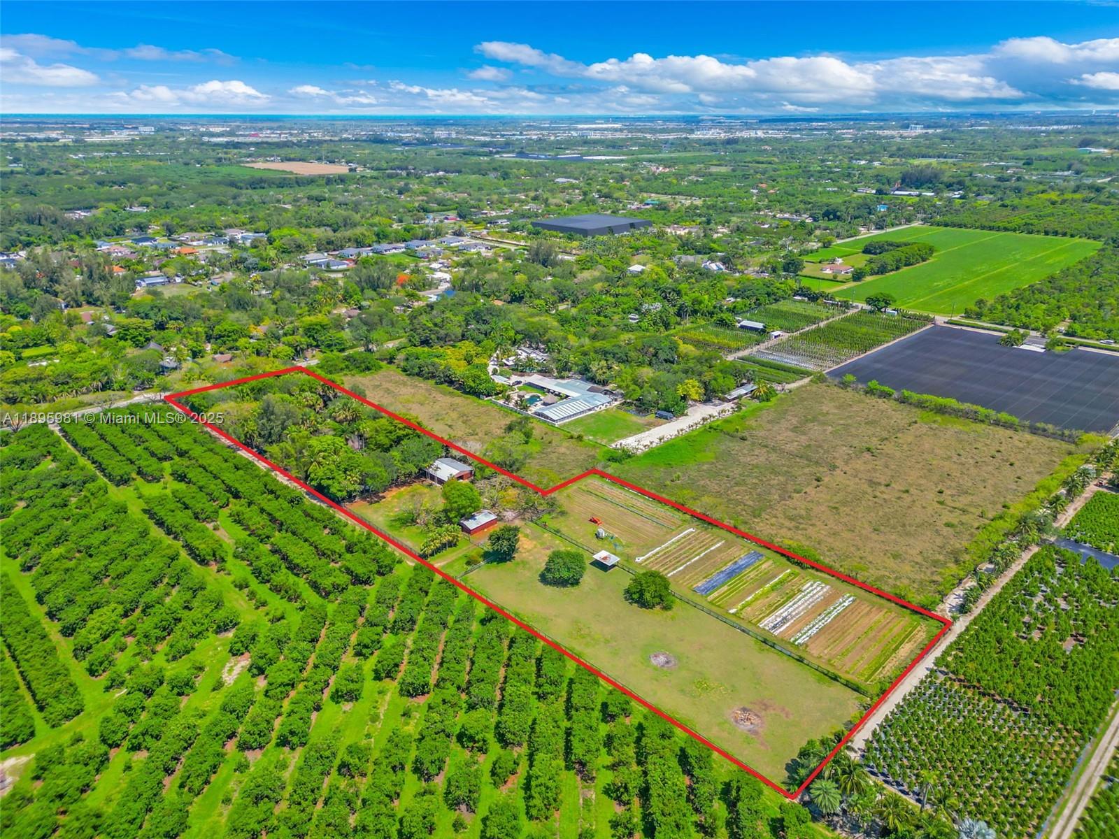 4.87 AC REDLAND ESTATE - Residential