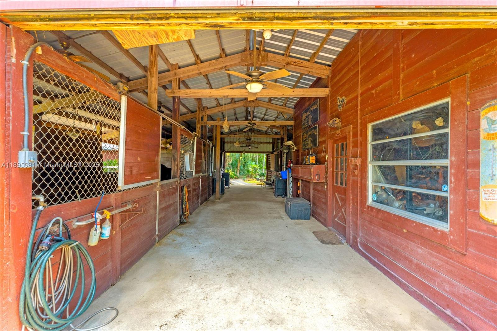 4.87 AC REDLAND ESTATE - Residential