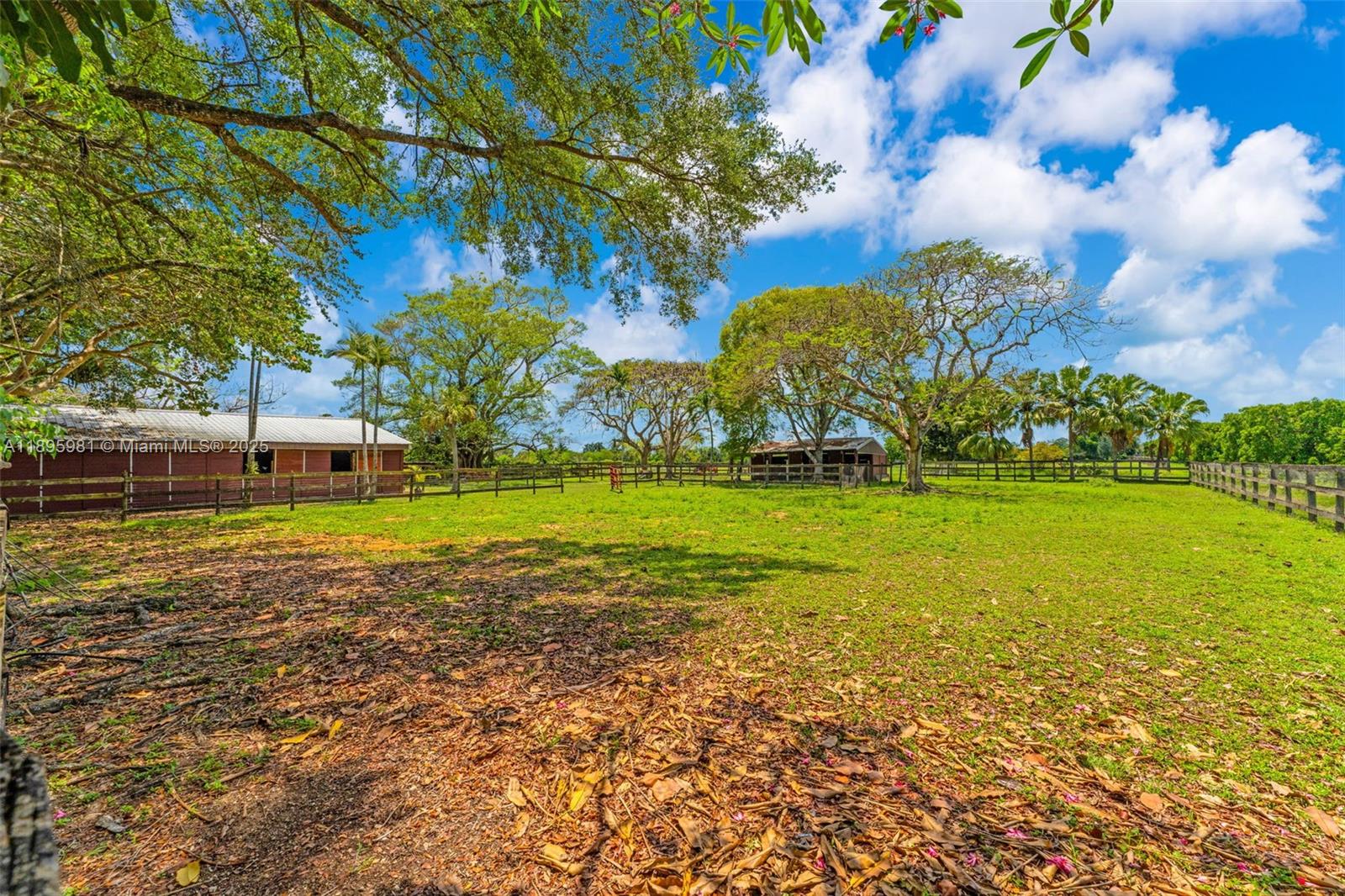 4.87 AC REDLAND ESTATE - Residential