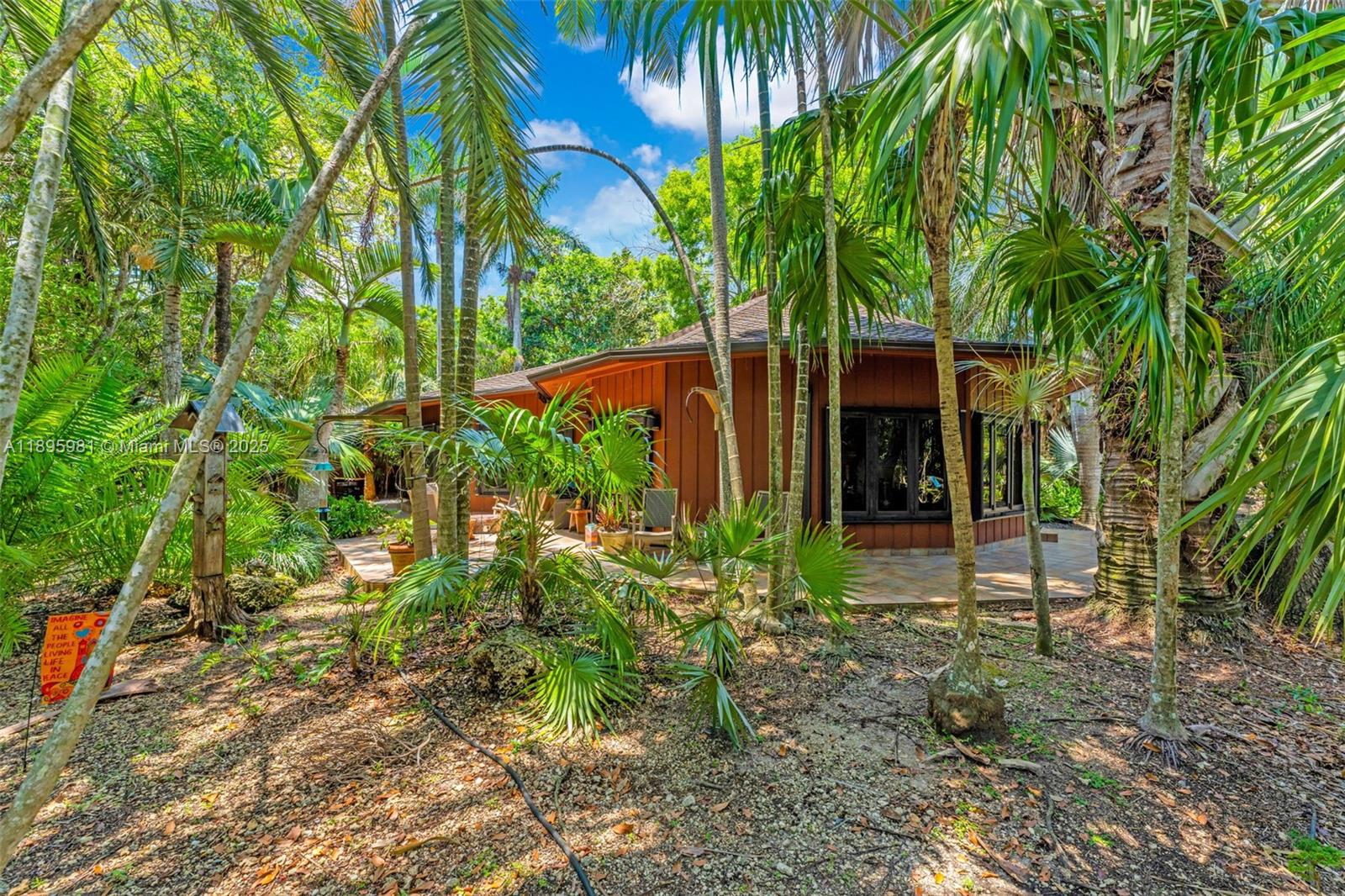 4.87 AC REDLAND ESTATE - Residential