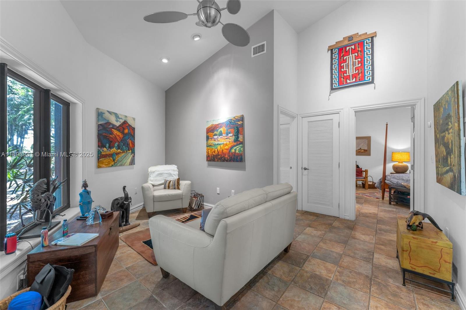 4.87 AC REDLAND ESTATE - Residential